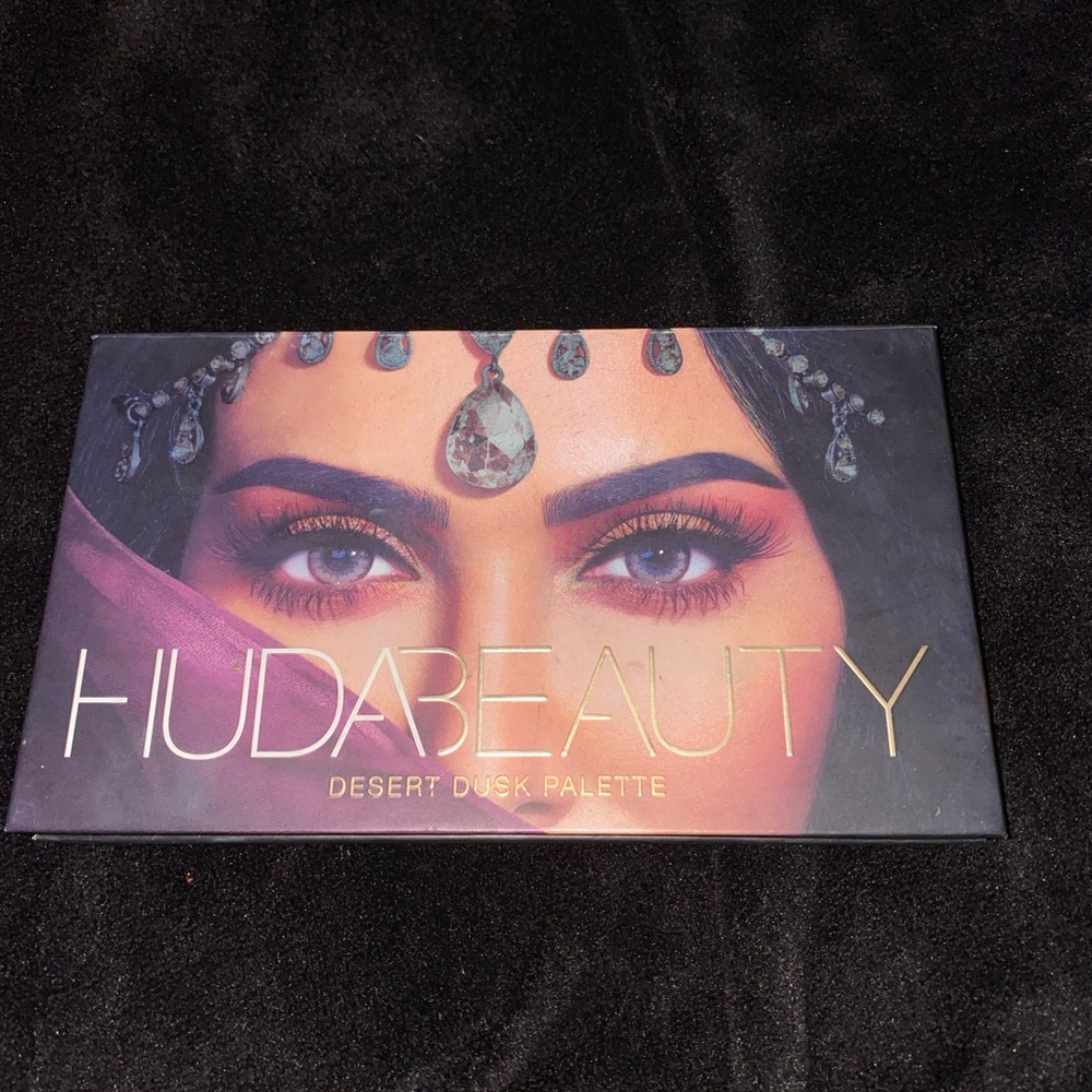 Huda Beauty Desert Dusk Palette